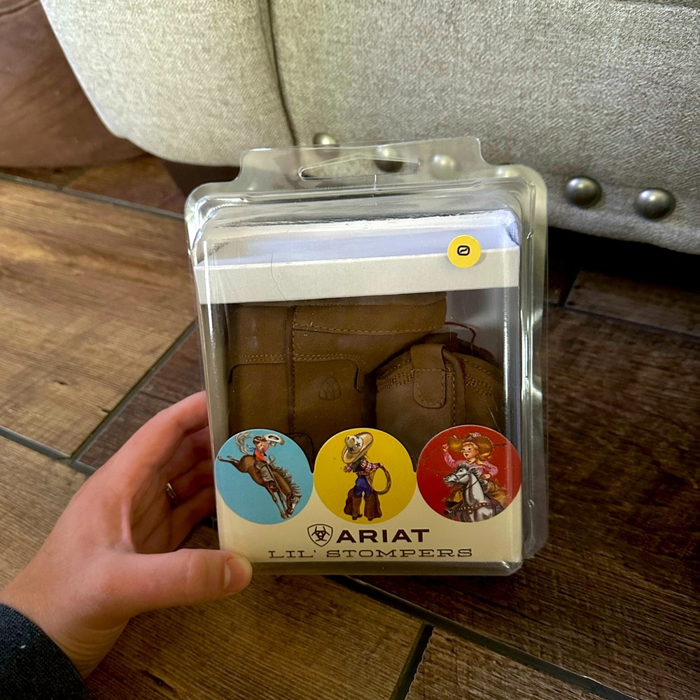 Newborn Ariat Booties